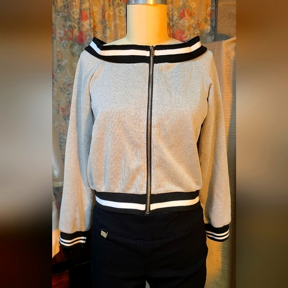 Gray - Picture 1 of 12